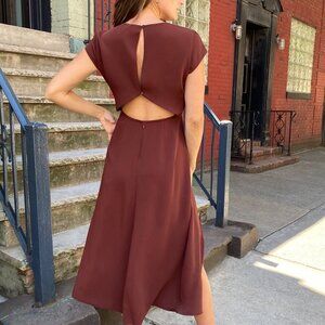 NWOT Aritzia Babaton Hamptons Truffle Short Sleeve Midi Dress with Slit- size M